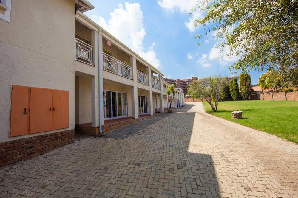 Vetho 2 Apartments Or Tambo Airport Kempton Park Exterior foto